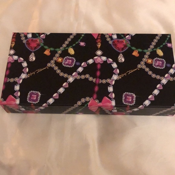 Betsey Johnson Black Faux Leather Skull, Lips, Bow, Cat & Star ZA Wallet NWT - Picture 15 of 16